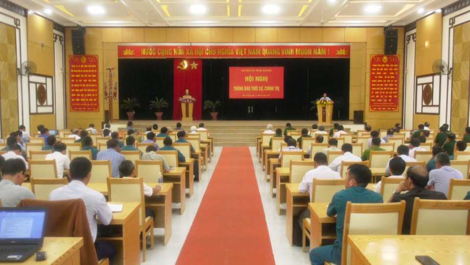 Huyện ủy Nam Giang tổ chức hội nghị báo cáo thông tin thời sự, chính trị
